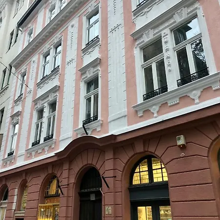Jewelry Box In Appartamento Budapest