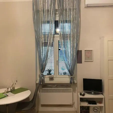 Jewelry Box In Apartman Budapest