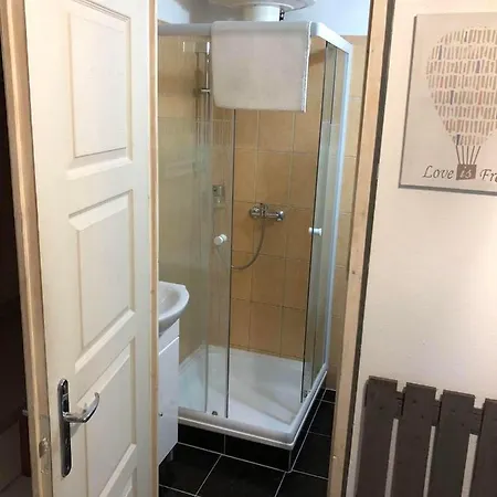 Jewelry Box In Lägenhet Budapest