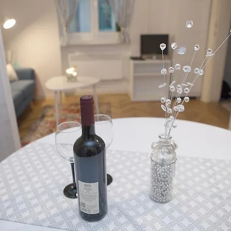 Apartamento Jewelry Box In *